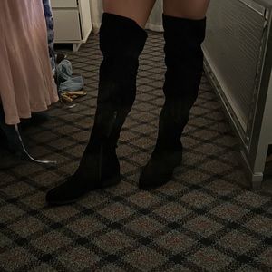 LARGE HIGH KNEE BOOTS